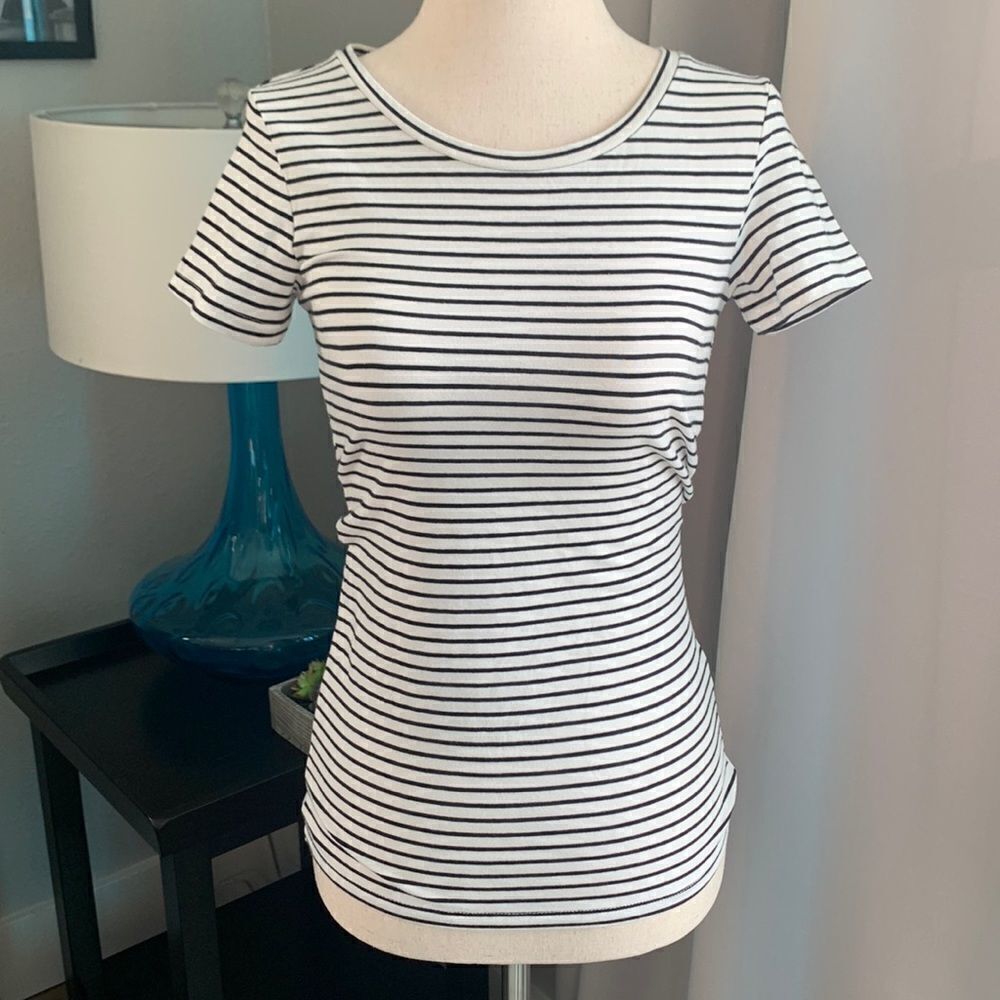 H&M Divided Black & white striped short sleeve tee sz XS